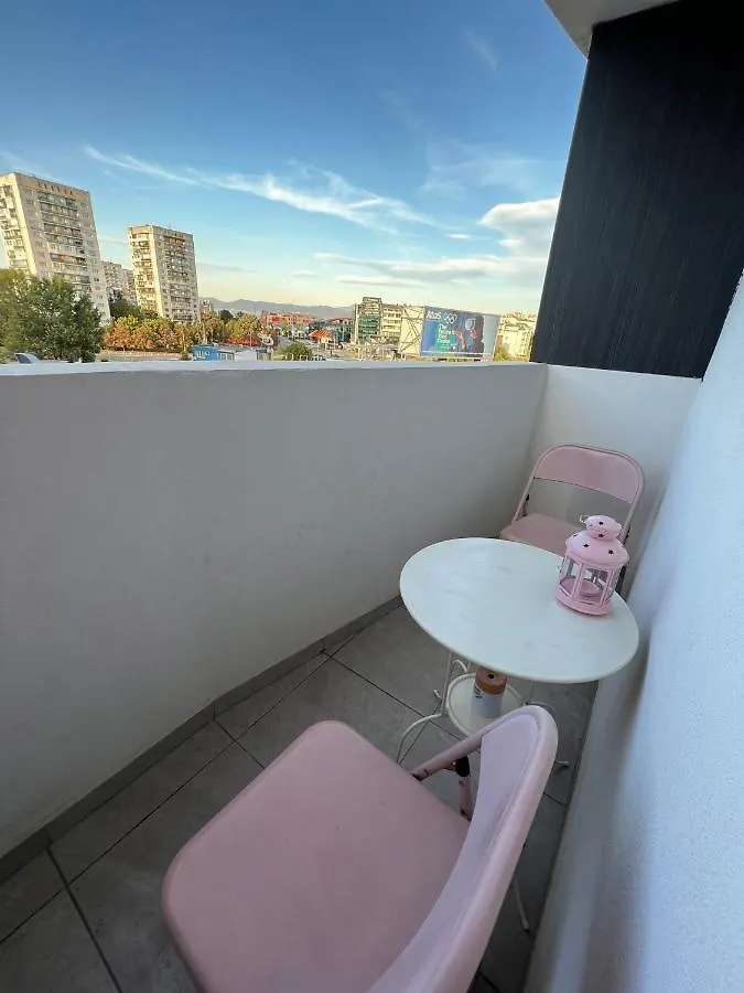 Al Malina 3Bdr Family Apt With Parking Space Near Airport And Iec Sofia Apartment
